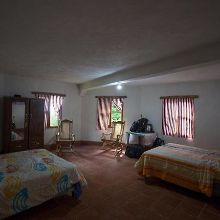 Hostal Checruz, Todos Santos Cuchumatan ウェウェテナンゴ エクステリア 写真