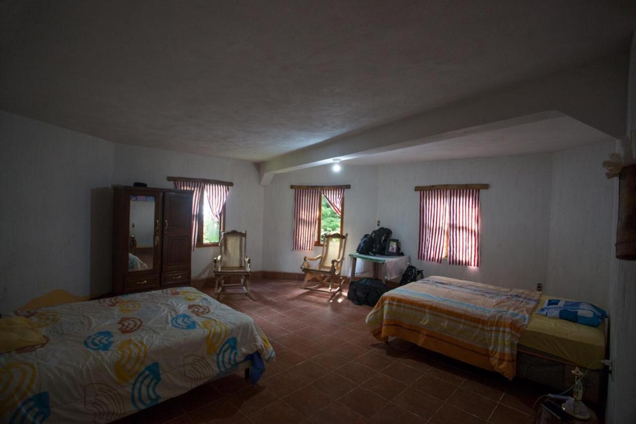 Hostal Checruz, Todos Santos Cuchumatan ウェウェテナンゴ エクステリア 写真