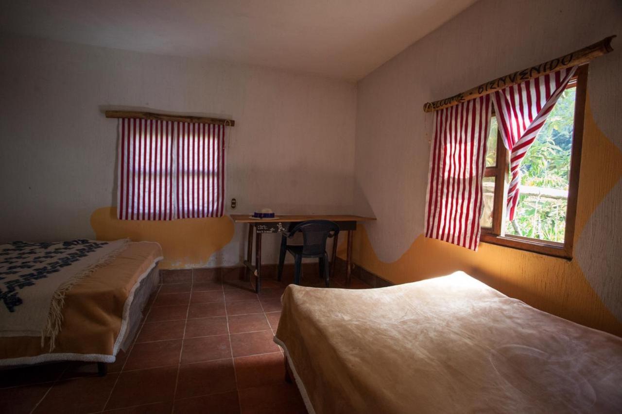Hostal Checruz, Todos Santos Cuchumatan ウェウェテナンゴ エクステリア 写真