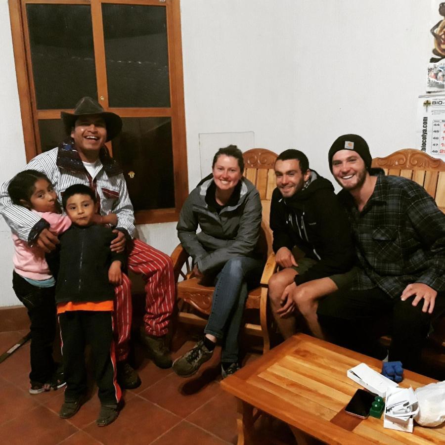 Hostal Checruz, Todos Santos Cuchumatan ウェウェテナンゴ エクステリア 写真