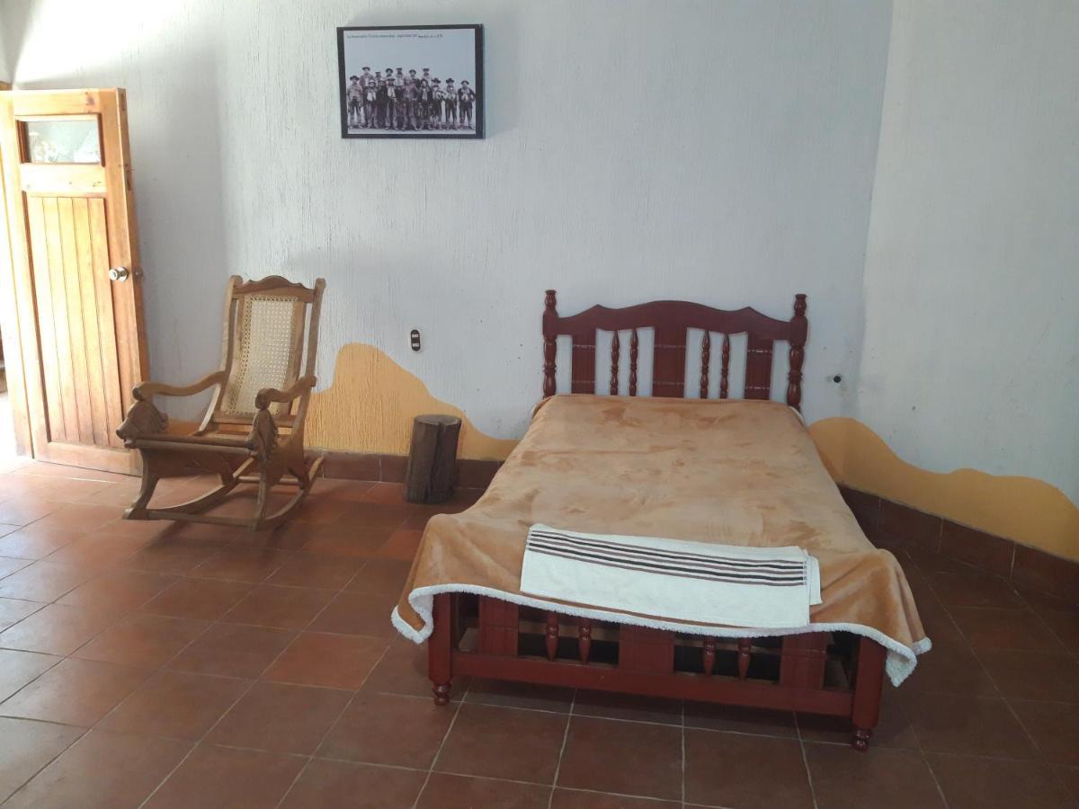 Hostal Checruz, Todos Santos Cuchumatan ウェウェテナンゴ エクステリア 写真